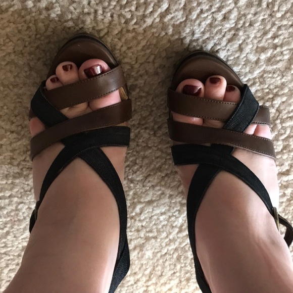 Fun summer wedges - Picture 4 of 5